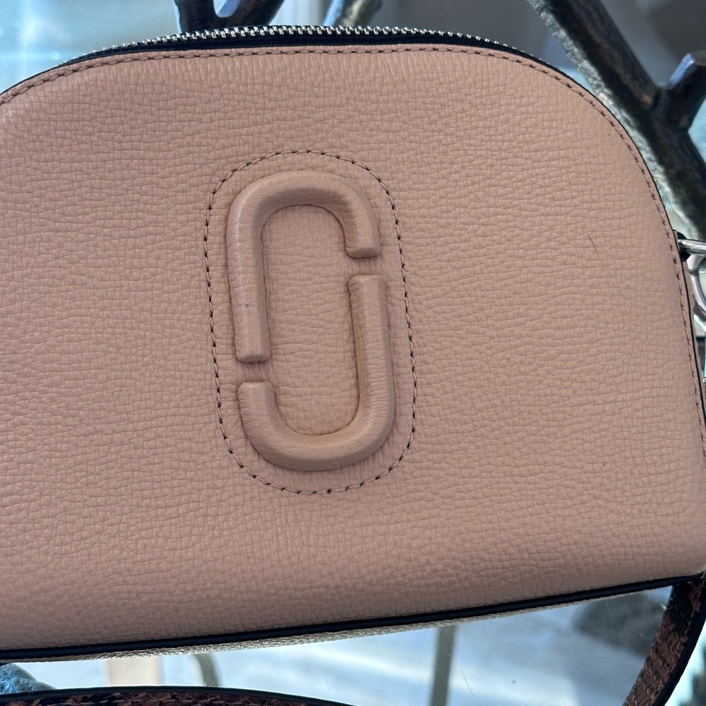 New $325 Marc Jacobs Tan Crossbody Bag with Adjustable Strap - Picture 5 of 16
